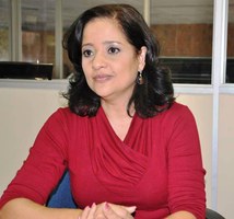 Sou Ufal: Primeira jornalista concursada completa 10 anos de serviço