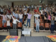 No final da palestra, o público celebrou a importância da gentileza e do bom-humor