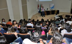 O auditório acompanhou a palestra e interagiu com o palestrante