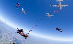 Lançamento em ala a uma altura de 16 mil pés, uma logística nunca antes utilizada neste tipo de evento.