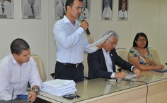 Diretor do DAP, Friederich Ebrahim, em leitura do termo de posse