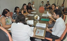 Servidores  se apresentam entre si