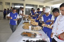 Também foi servido lenche aos participantes da festa