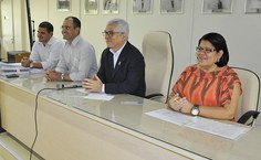 Reitor empossa seis novos servidores para os três campi