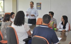 Diretor do Departamento de Administração de Pessoal, Frederich Ebrahim, dá início à cerimônia de posse