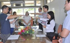 Novos servidores fazem a leitura do juramento