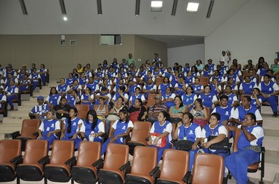 Funcionários da limpeza participam de treinamento sobre resíduos