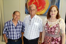 Manoel, ao lado dos amigos Edmilson Pereira e Diana Monteiro, companheiros de trabalho