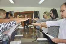 Novos servidores prestam o juramento