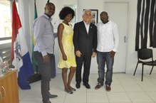 Reitor com Bijagó e estudantes africanos da Ufal