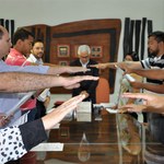 Reitor empossa oito novos servidores para Maceió, Arapiraca e Rio Largo