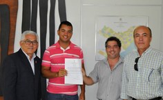 Reitor empossa oito novos servidores para Maceió, Arapiraca e Rio Largo