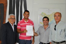 Reitor empossa oito novos servidores para Maceió, Arapiraca e Rio Largo