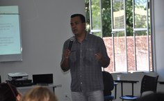O professor Rodrigo Pereira, do Campus do Sertão ministra palestra Metodologias ativas de ensino e aprendizagem na educação superior.