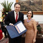 Professora Clara Suassuna recebe Comenda Nise da Silveira