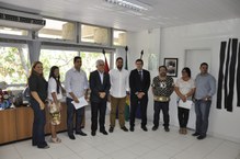 Reitor empossa cinco novos servidores para Arapiraca, Penedo e Viçosa