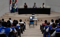 Representantes do GR, da Sinfra e da Ascom apresentam campanha Pense Consciente para funcionários terceirizados