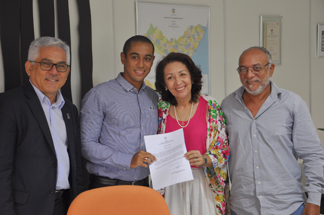 A felicidade dos professores Alda Martins e Francisco Martins  com a posse do filho, Luiz Phillipe