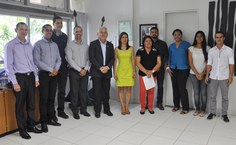 Reitor Eurico Lôbo com os novos servidores da Ufal