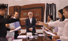 Novos servidores fazem leitura do juramento