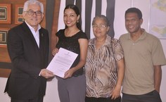 Ana Cristima comemora a posse  junto com a família