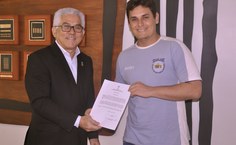 Diego Arcanjo, assistente em administração