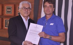 Marco Antonio de Carvalho recebe termo de posse