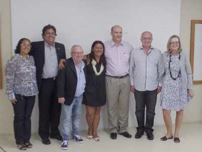 Intergrantes e os três docentes avaliados: Mariano (3º da esquerda para a direita), Ruth e Tonholo