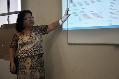 Aparecida Viana ministra primeira aula do curso de Docência Universitária: do Planejamento à Avaliação