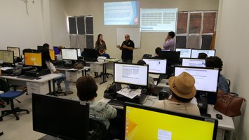 Técnicos e docentes são treinados para operacionalização de sistema da pós-graduação