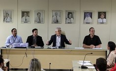 Reitor Eurico Lôbo conversou os servidores durante solenidade de posse