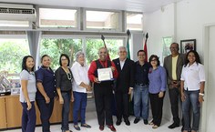 Reitor Eurico Lôbo, servidores do GR e gestores prestam homenagem a Eraldo Ferraz