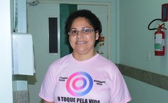 Servidora do HU, Liliane Castro, enfatiza a importância dos exames preventivos.