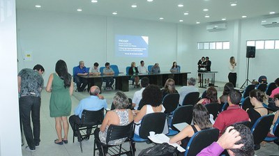 Mesa de abertura do 1º Fórum dos Técnicos Administrativos da Ufal foi presidida pela reitora Valéria Correia. Fotos - Daniel Araújo