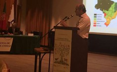 Professor Teodorico durante evento em Portugal.