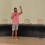 Servidores acompanham palestras motivacionais e descontraídas