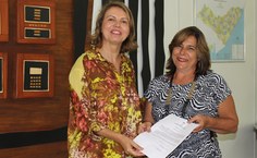 Gabriela Lôbo recebeu o termo de posse de seu filho, o médico anestesiologista Pedro Lôbo