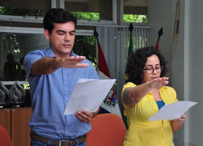 Docentes fazem juramento ao Código de Ética do Servidor Público. Foto: Thiago Prado