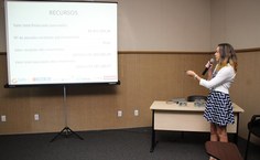 Edileuza Leão em apresentação sobre Tecnova. Foto Naísia Xavier