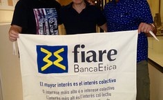 Professor Leonardo com colegas da área de pesquisa durante evento