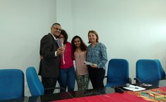 Estudantes homenagearam a reitora e o vice reitor