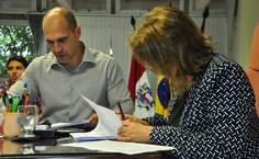 Reitora Valéria Correia e o diretor do DAP, Frederich Ebrahim presidiram a cerimônia