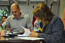 Reitora Valéria Correia e o diretor do DAP, Frederich Ebrahim presidiram a cerimônia