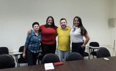 As servidores com a professora Simone da Silveira Borges, coordenadora geral de Programas Acadêmicos da UFC e o professor Gerardo Viana Jr, coordenador Institucional do Pibid UFC