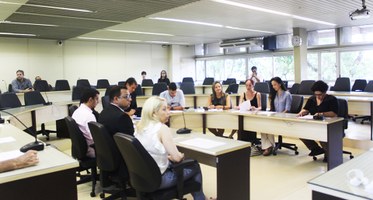 Novos docentes e técnicos tomam posse na Ufal