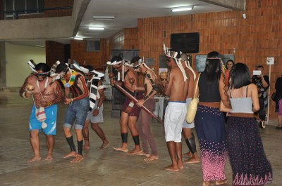 Representantes da etnia Tingui Botó do município de Feira Grande em Alagoas, fizeram apresentação de um Toré (Fotos: Thamires Ribeiro)