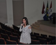 A professora Michelle Reis de Macedo foi a mediadora do debate