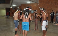 Integrantes da tribo Tingui Boitó fizeram apresentação cultural