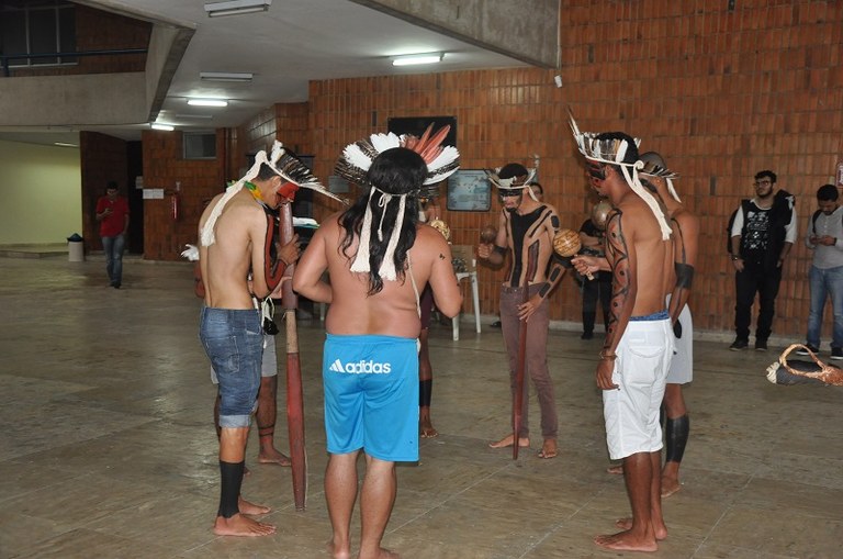 Integrantes da tribo Tingui Boitó fizeram apresentação cultural