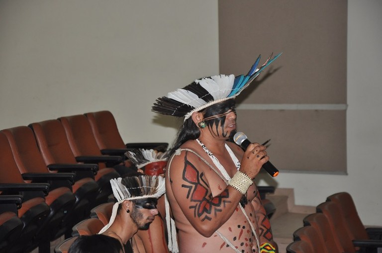 Representantes da comunidade indígena Tingui Botó puderam acalourar o debate com suas experiências diárias
